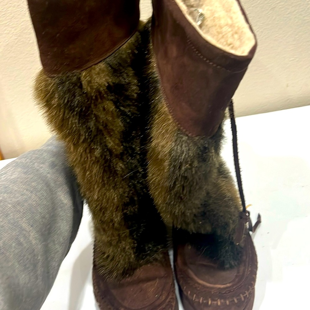 Brown moccasin boots size 7 women’s
